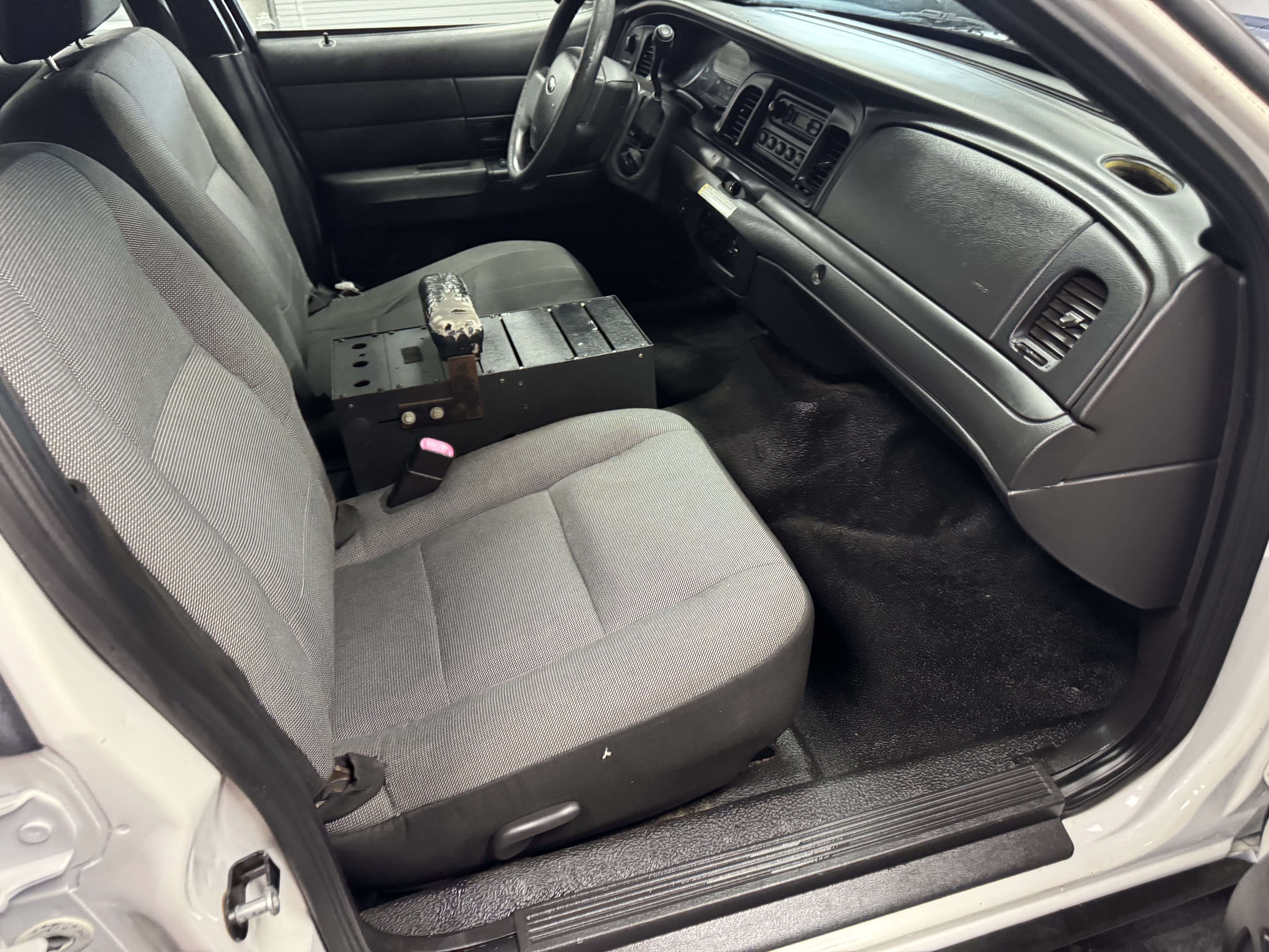 Used 2009 Ford Crown Victoria Police Interceptor RWD image 9