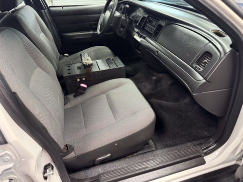 Used 2009 Ford Crown Victoria Police Interceptor RWD image 9