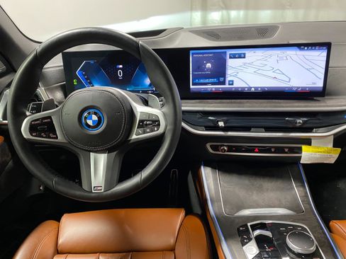 Used 2025 BMW X5 xDrive50e w/ M Sport Package image 2