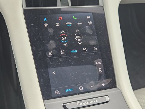 Used 2021 Porsche Taycan image 19