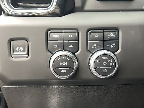 Used 2025 GMC Sierra 3500 Denali image 31