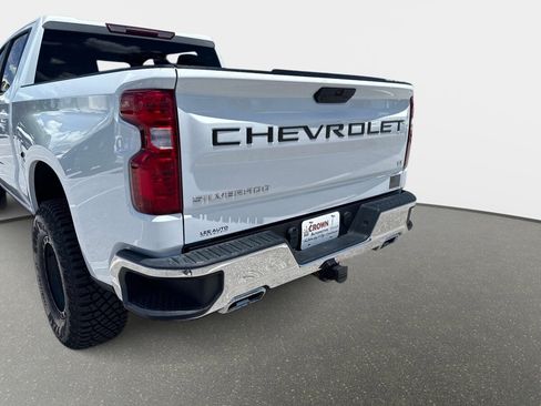 Used 2022 Chevrolet Silverado 1500 LT AWD/4WD image 9