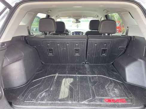 Used 2024 GMC Terrain SLE w/ Driver Convenience Package FWD image 12