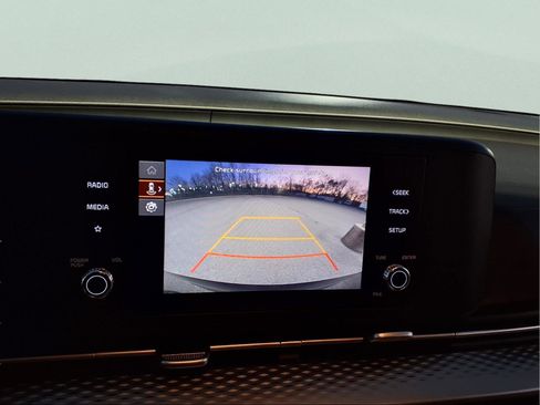 Used 2023 Kia Carnival LX image 14