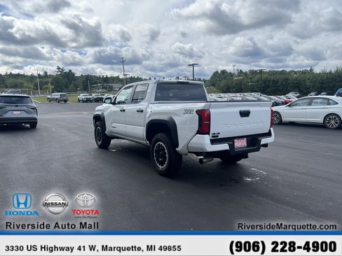 Used 2024 Toyota Tacoma TRD Off-Road image 6