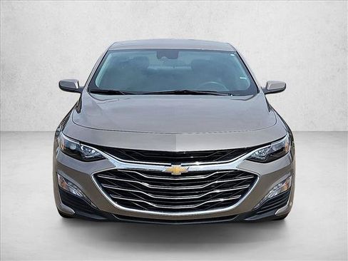 Used 2025 Chevrolet Malibu LT FWD image 2