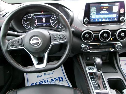 Used 2025 Nissan Sentra SR w/ SR Premium Package FWD image 11