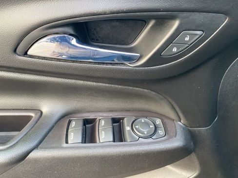 Used 2021 Chevrolet Equinox LT image 17