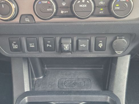 Used 2021 Toyota Tacoma TRD Sport w/ Technology Package AWD/4WD image 26