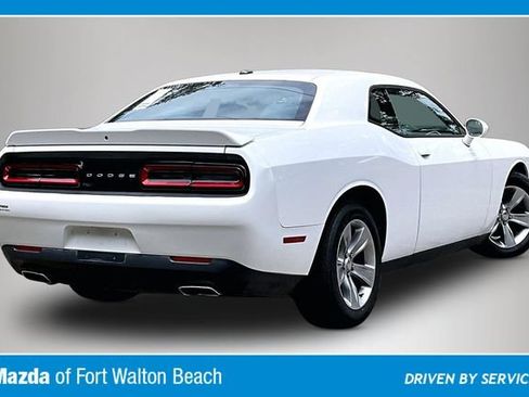 Used 2019 Dodge Challenger SXT RWD image 5