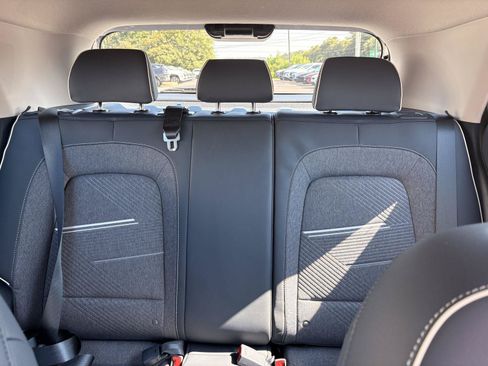 Used 2025 Hyundai Venue Limited FWD image 19