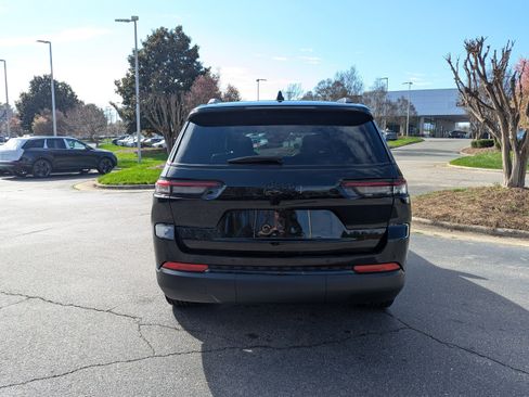 Used 2023 Jeep Grand Cherokee L Laredo image 6