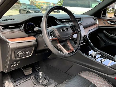Used 2023 Jeep Grand Cherokee Summit AWD/4WD image 16