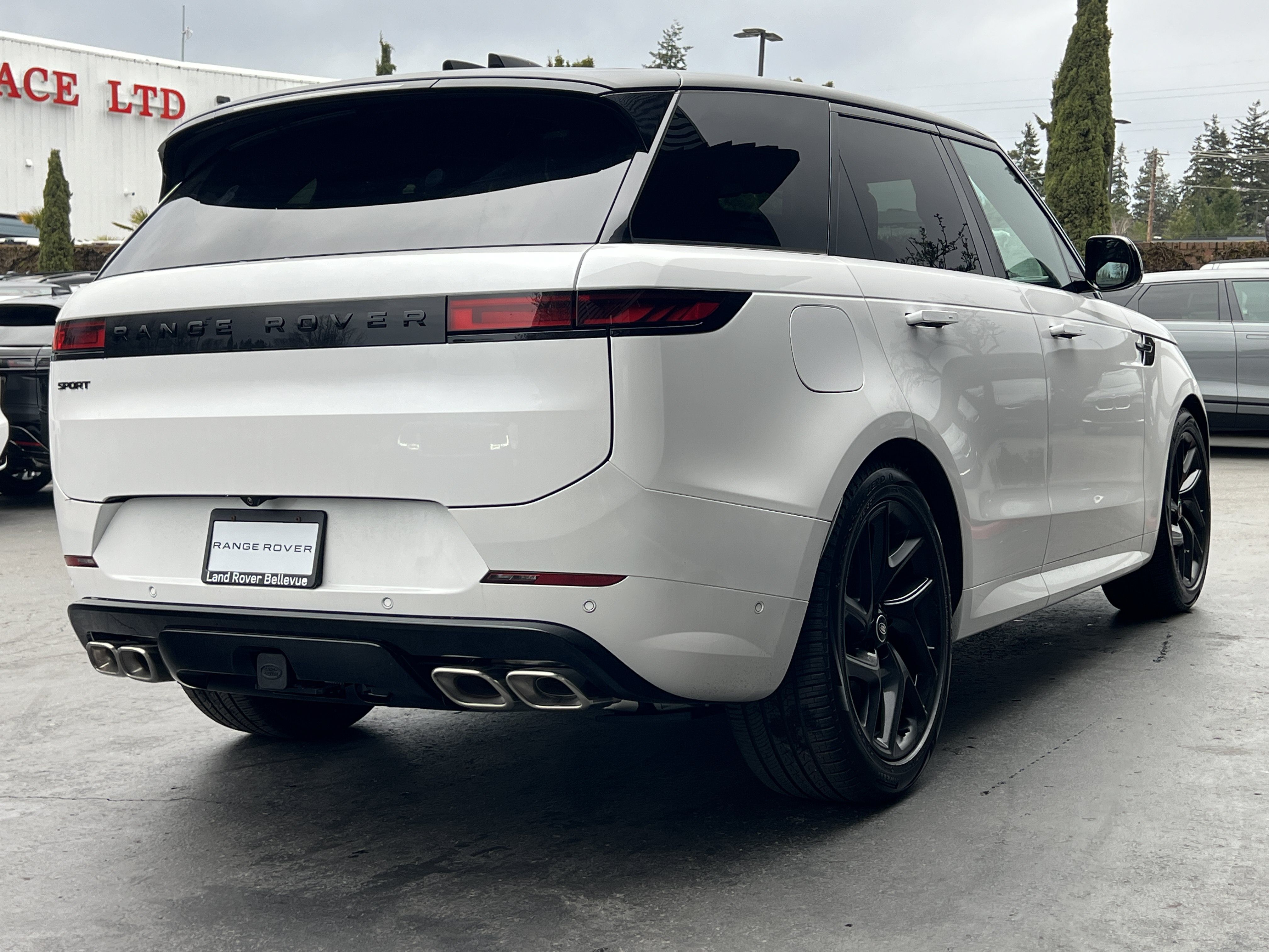 New 2025 Land Rover Range Rover Sport Dynamic SE AWD/4WD image 8