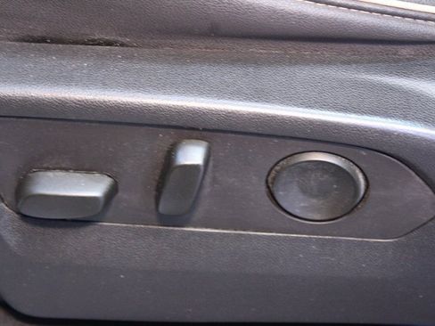 Used 2023 Chevrolet Suburban Premier image 23