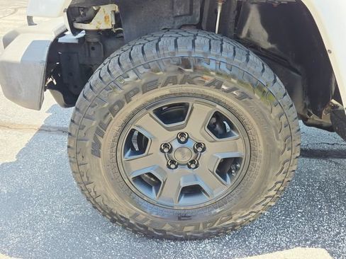Used 2014 Jeep Wrangler Unlimited Sahara w/ Dual Top Group AWD/4WD image 32