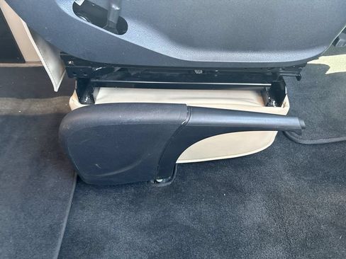 Used 2022 Mercedes-Benz Sprinter 2500 image 42