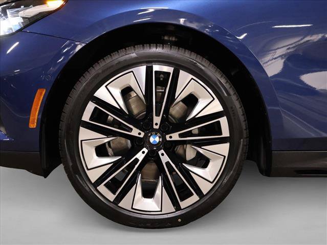 Used 2027 BMW 530i xDrive w/ Premium Package AWD/4WD image 10