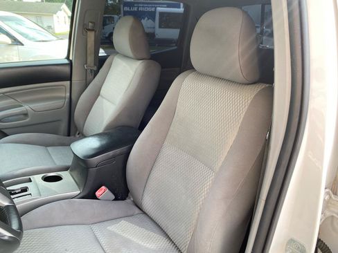 Used 2012 Toyota Tacoma 4x4 Double Cab w/ SR5 Pkg image 6
