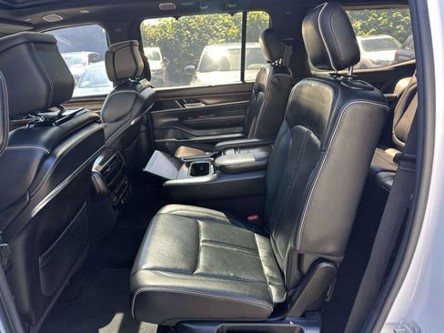 Used 2022 Jeep Grand Wagoneer Series II w/ Premium Group II AWD/4WD image 18