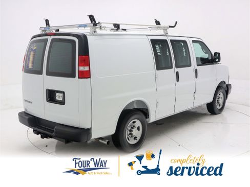 Used 2025 Chevrolet Express 2500 w/ Driver Convenience Package image 4