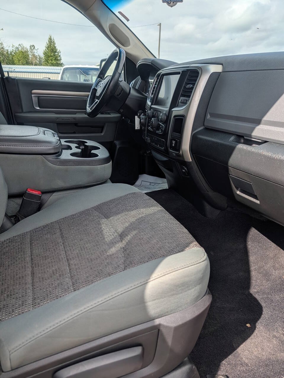 Used 2016 RAM 1500 Classic SLT w/ Luxury Group AWD/4WD image 17