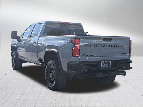 Used 2025 Chevrolet Silverado 2500 ZR2 w/ Technology Package AWD/4WD image 3