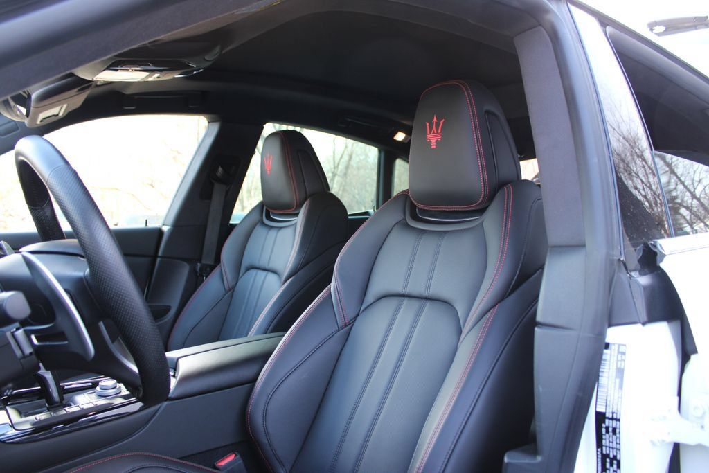 Used 2024 Maserati Levante GT Ultima AWD/4WD image 9
