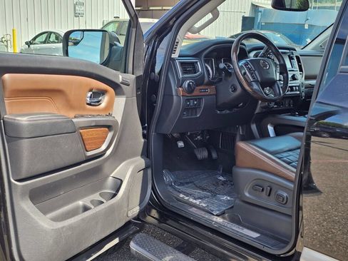 Used 2018 Nissan Titan Platinum Reserve w/ Platinum Utility Package AWD/4WD image 15