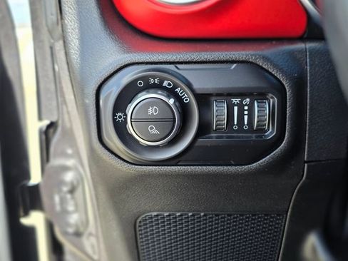 Used 2021 Jeep Gladiator Rubicon w/ Cold Weather Group image 32