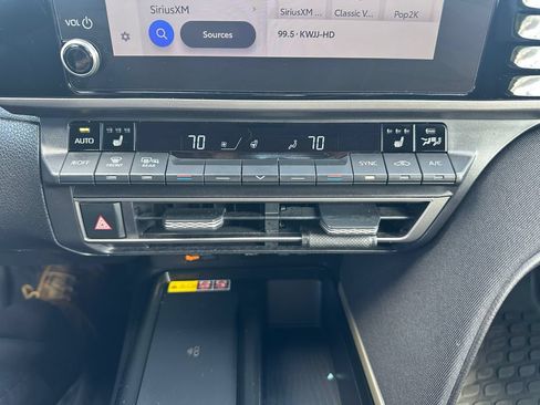 Used 2025 Toyota Camry LE w/ Convenience Package AWD/4WD image 17