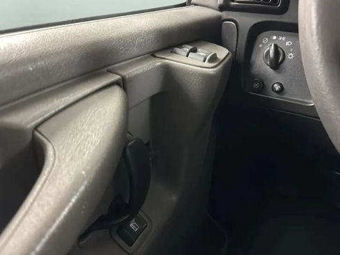 Used 2004 Chevrolet Express 3500 Extended Passenger w/ LS Preferred Equipment Group RWD image 15