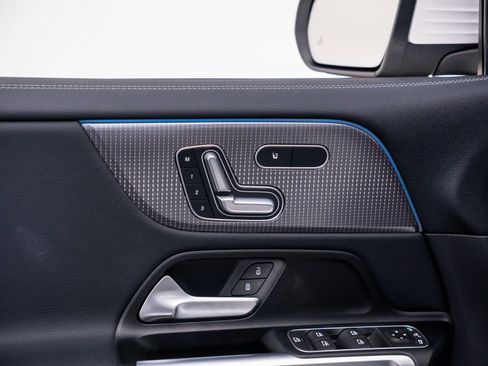 Used 2023 Mercedes-Benz EQB 300 4MATIC image 15