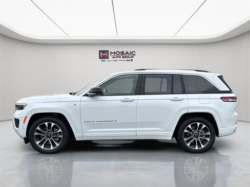 Used 2022 Jeep Grand Cherokee Overland w/ Advanced Protech Group III image 4