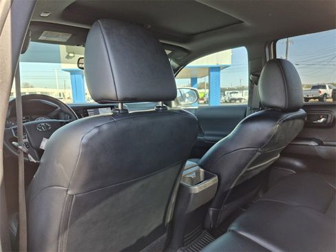 Used 2023 Toyota Tacoma TRD Off-Road w/ TRD Premium Off Road Package image 35