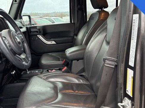 Used 2017 Jeep Wrangler Unlimited Sahara w/ Max Tow Package image 10