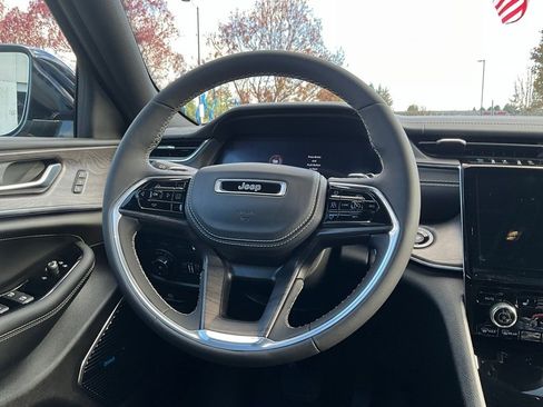 Used 2022 Jeep Grand Cherokee Overland image 19