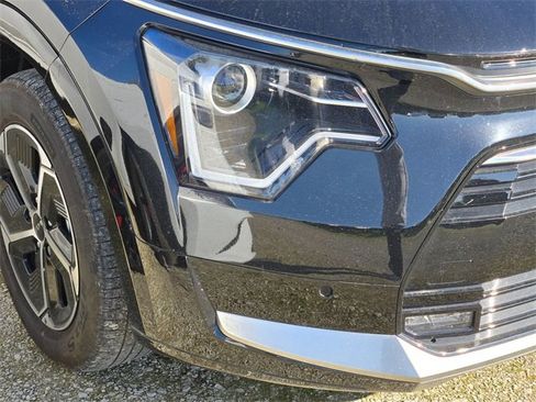 Certified 2023 Kia Niro SX image 4