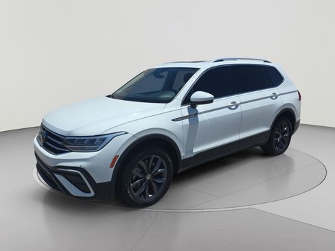 Used 2022 Volkswagen Tiguan SE w/ Panoramic Sunroof Package FWD image 1