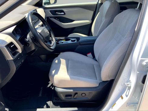 Used 2025 Nissan Rogue SV AWD/4WD image 8