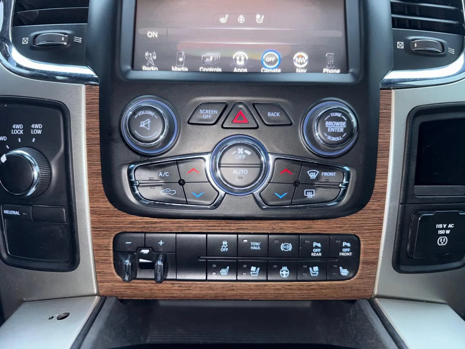 Used 2016 RAM 2500 Laramie w/ Convenience Group AWD/4WD image 23