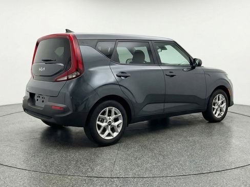 Used 2025 Kia Soul LX w/ LX Technology Package FWD image 9