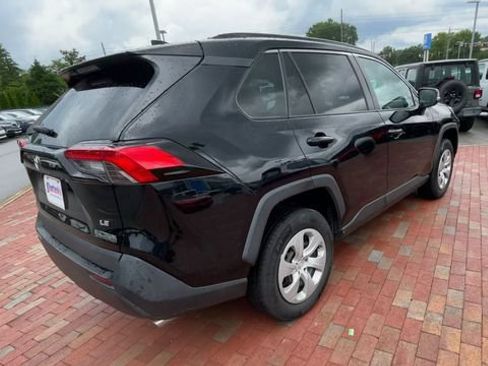 Used 2021 Toyota RAV4 LE FWD image 9