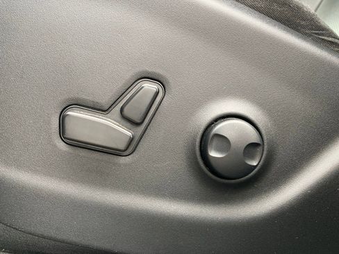 Used 2023 Jeep Cherokee Altitude Lux image 14