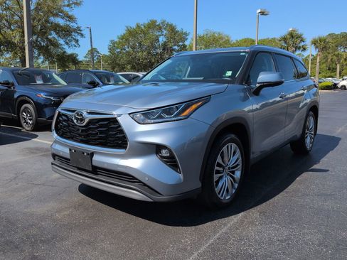 Used 2024 Toyota Highlander Platinum image 8