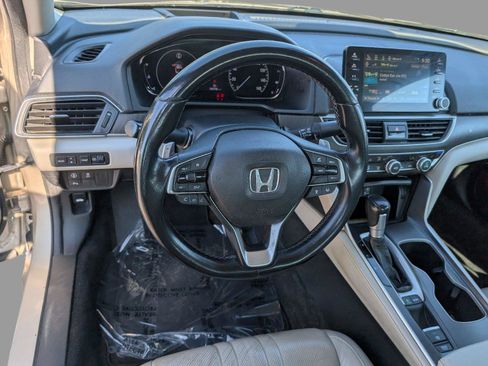 Used 2018 Honda Accord Touring image 4