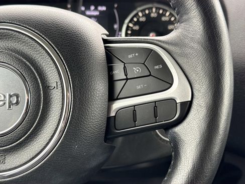 Used 2018 Jeep Renegade Latitude w/ Cold Weather Group AWD/4WD image 14