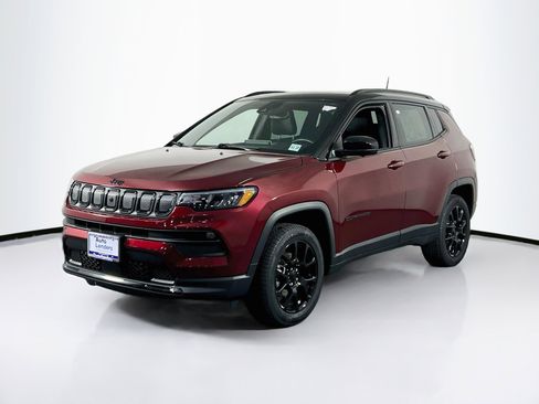 Used 2022 Jeep Compass Latitude w/ Sun and Sound Group AWD/4WD image 1