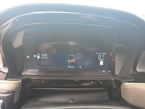 Used 2025 Lincoln Corsair AWD w/ Equipment Group 101A image 17