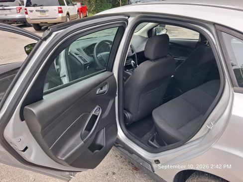 Used 2016 Ford Focus SE FWD image 11